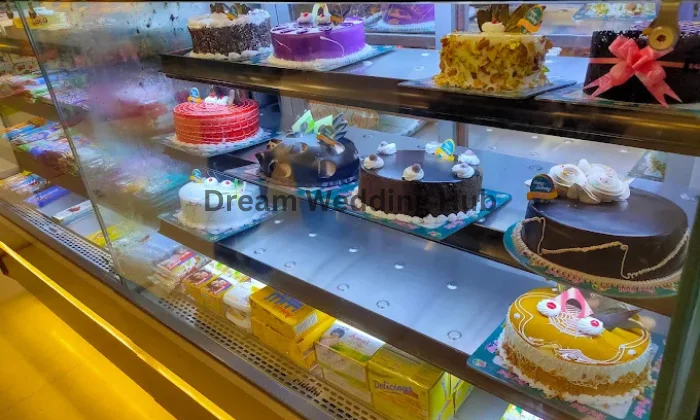 Roly Poly Cakes nd Eatery